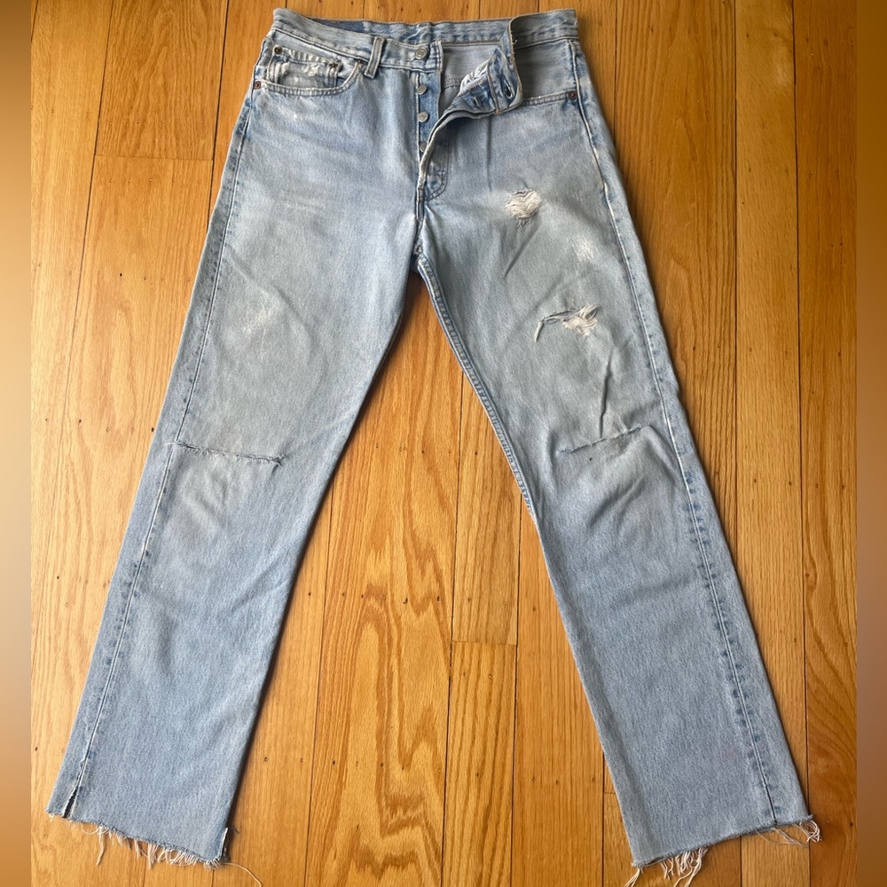 Levi's Light Blue Denim Jeans

31’ Waist 
34’ Inseam